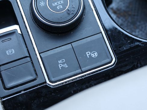 Used 2021 Volkswagen Atlas SEL Premium image 30