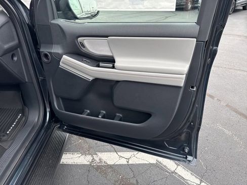 New 2025 Ford Expedition Active image 29