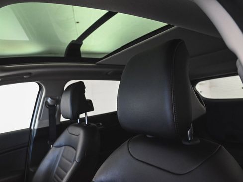 Used 2025 Kia Sportage SX image 28