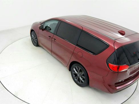 Used 2018 Chrysler Pacifica Touring Plus w/ S Appearance Package FWD image 15