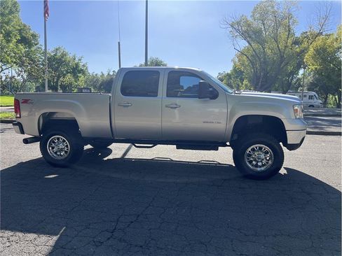 Used 2013 GMC Sierra 2500 SLT w/ SLT Convenience Package AWD/4WD image 4