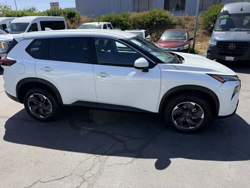 Used 2025 Nissan Rogue SV image 13