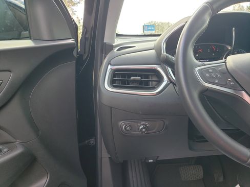 Used 2022 Chevrolet Equinox LT w/ Driver Convenience Package image 13