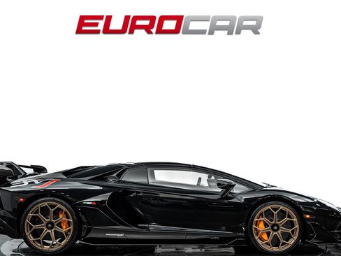 Used 2021 Lamborghini Aventador SVJ AWD/4WD image 7