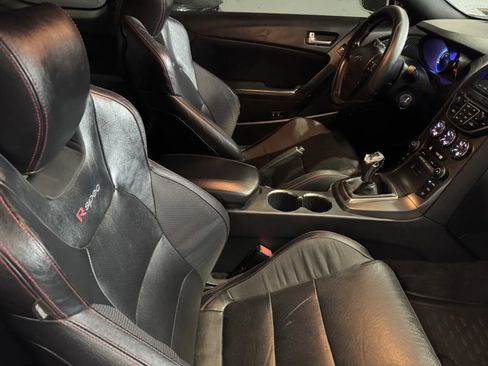 Used 2014 Hyundai Genesis 3.8 image 6