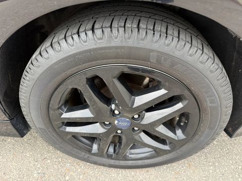 Used 2014 Ford Fusion SE w/ Equipment Group 202A FWD image 10