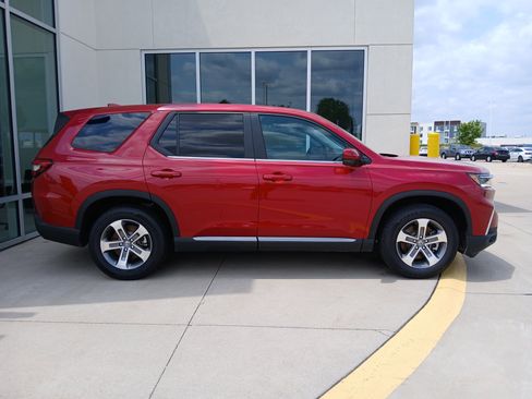 Used 2025 Honda Pilot EX-L image 6