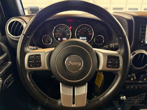 Used 2016 Jeep Wrangler Unlimited Rubicon AWD/4WD image 16