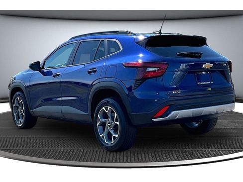 Used 2024 Chevrolet Trax LT w/ LT Convenience Package FWD image 14