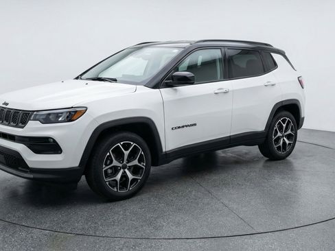 Used 2025 Jeep Compass Limited image 3