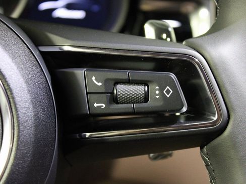 Certified 2025 Porsche Macan image 22