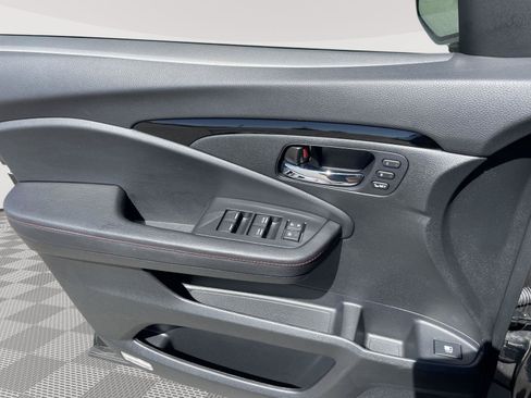 Used 2025 Honda Ridgeline Black Edition image 19