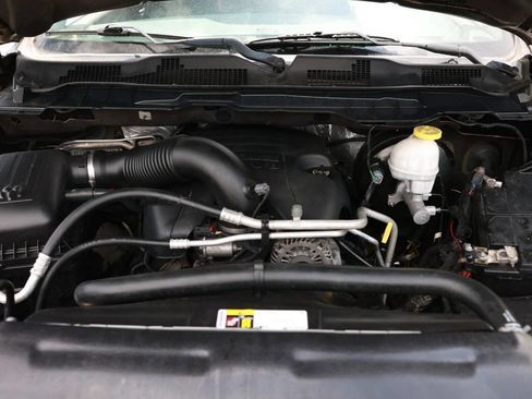 Used 2019 RAM 1500 Classic SLT AWD/4WD image 43