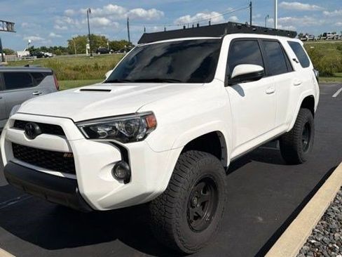 Used 2018 Toyota 4Runner TRD Off-Road Premium AWD/4WD image 2