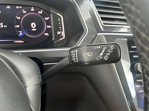 Used 2020 Volkswagen Tiguan SEL AWD/4WD image 30