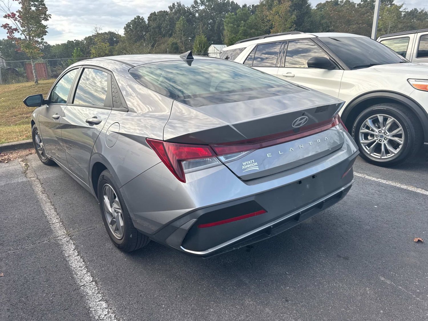 Used 2024 Hyundai Elantra SE FWD image 11
