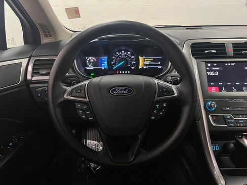 Used 2019 Ford Fusion SE FWD image 15