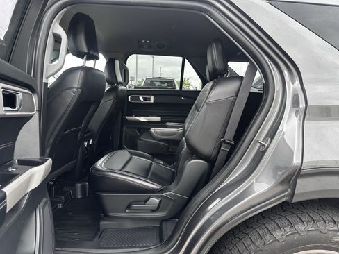 Used 2021 Ford Explorer XLT w/ Equipment Group 202A AWD/4WD image 19