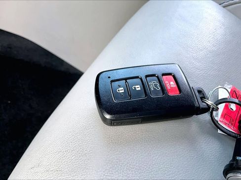 Used 2016 Toyota Highlander XLE AWD/4WD image 15