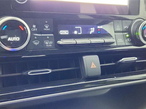 Used 2023 Toyota Highlander L image 37