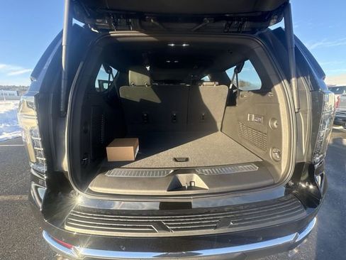 New 2026 Chevrolet Suburban Premier AWD/4WD image 27