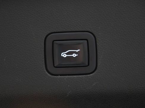 Used 2022 Chevrolet Suburban RST w/ Luxury Package AWD/4WD image 11