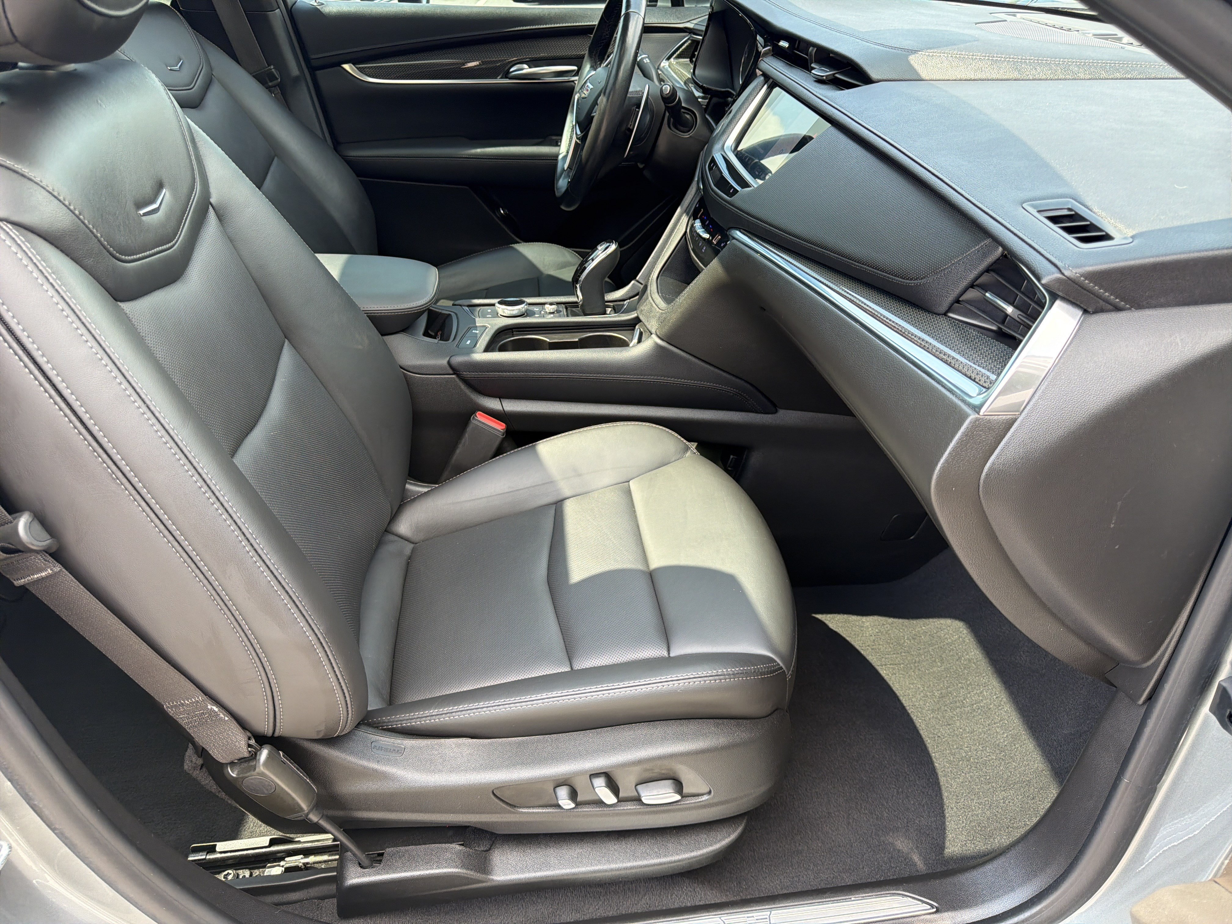 Used 2023 Cadillac XT5 Sportv w/ LPO, Floor Liner Package AWD/4WD image 16