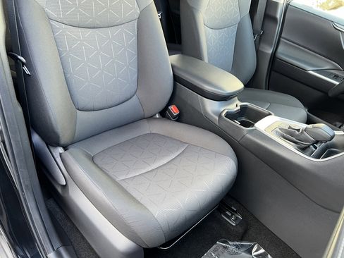 Used 2025 Toyota RAV4 XLE AWD/4WD image 23