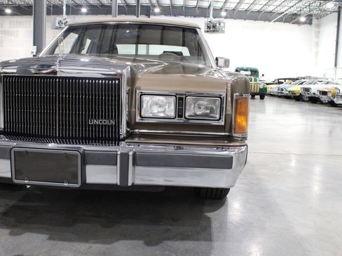 Used 1989 Lincoln Town Car RWD image 34