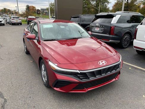 New 2025 Hyundai Elantra SE image 2