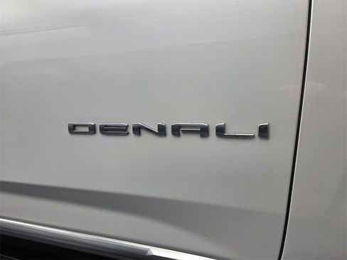 Used 2023 GMC Yukon Denali w/ Advanced Technology Package image 16