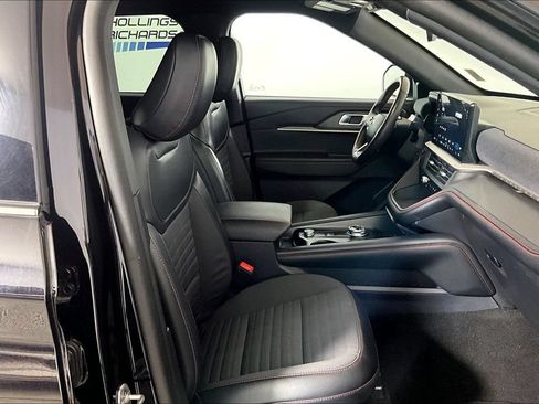 Used 2025 Ford Explorer ST-Line AWD/4WD image 6