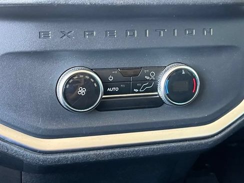 Used 2025 Ford Expedition Active RWD image 18