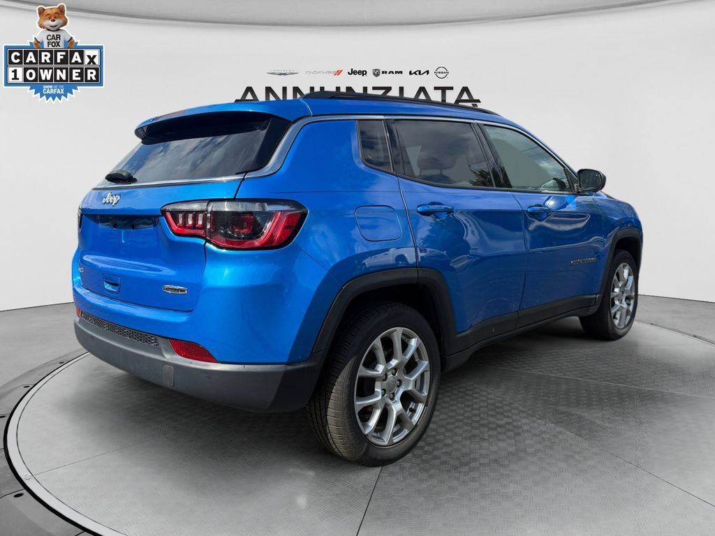 Used 2022 Jeep Compass Latitude w/ Sun and Sound Group AWD/4WD image 5