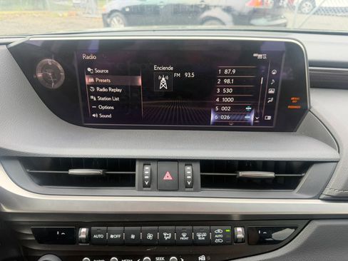Used 2020 Lexus ES 300h w/ Accessory Package FWD image 17