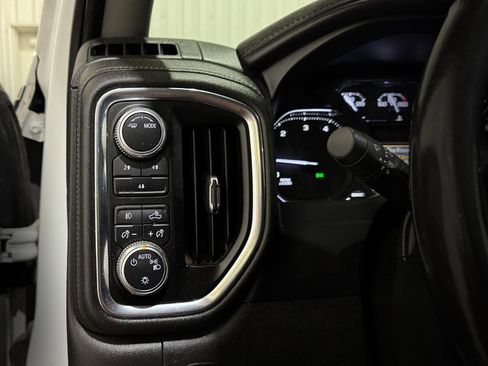Used 2022 GMC Sierra 3500 SLE w/ SLE Value Package AWD/4WD image 3