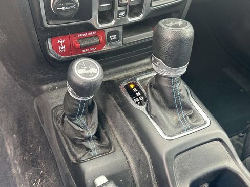 Used 2022 Jeep Wrangler Unlimited Rubicon 4xe AWD/4WD image 30