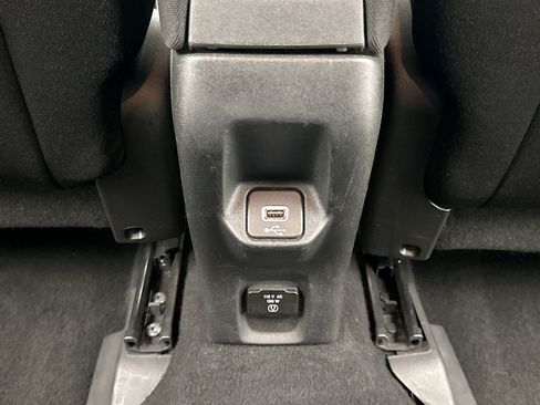 Used 2019 Jeep Renegade Latitude w/ Cold Weather Group AWD/4WD image 16