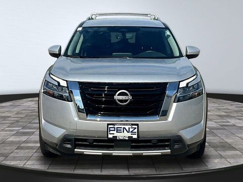 Used 2024 Nissan Pathfinder SL AWD/4WD image 2