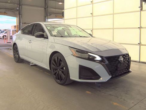 Used 2023 Nissan Altima 2.5 SR FWD image 1