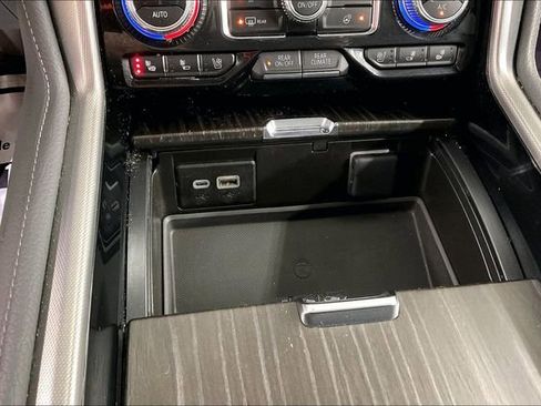 Used 2023 GMC Yukon Denali w/ Advanced Technology Package image 34