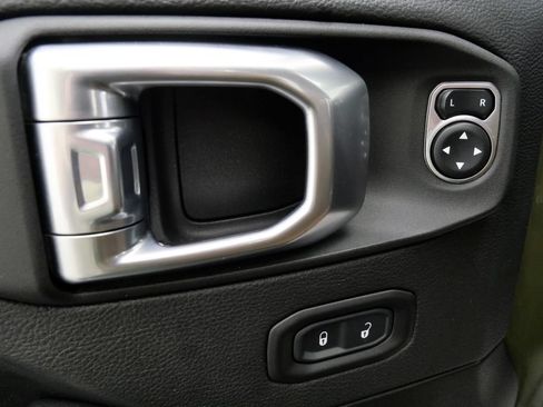 Used 2021 Jeep Wrangler Unlimited Sahara w/ LED Lighting Group AWD/4WD image 13