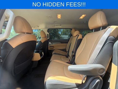 Used 2024 Kia Carnival LX FWD image 36