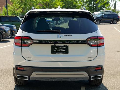 Used 2025 Honda Pilot Elite image 6