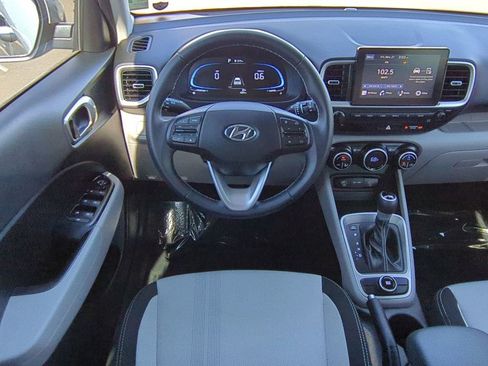 Used 2025 Hyundai Venue SEL image 15