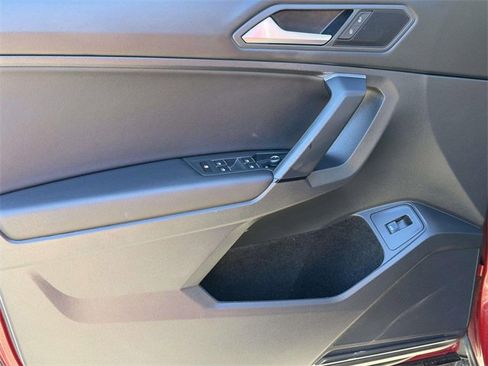 Used 2019 Volkswagen Tiguan SE image 15