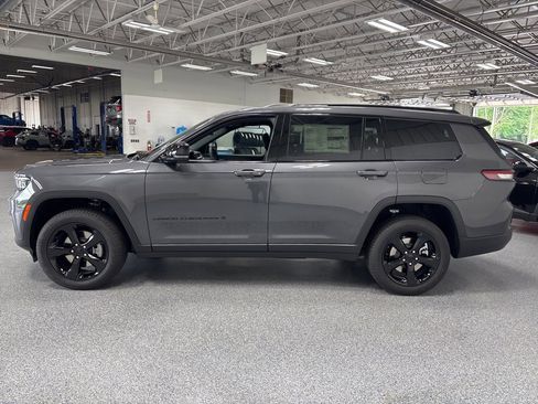 New 2025 Jeep Grand Cherokee L Limited w/ Black Appearance Package image 4