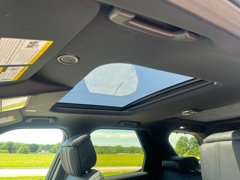 New 2026 Land Rover Discovery Dynamic SE AWD/4WD image 17