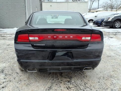 Used 2012 Dodge Charger SE RWD image 4