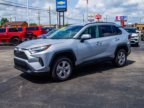 Used 2025 Toyota RAV4 XLE AWD/4WD image 3